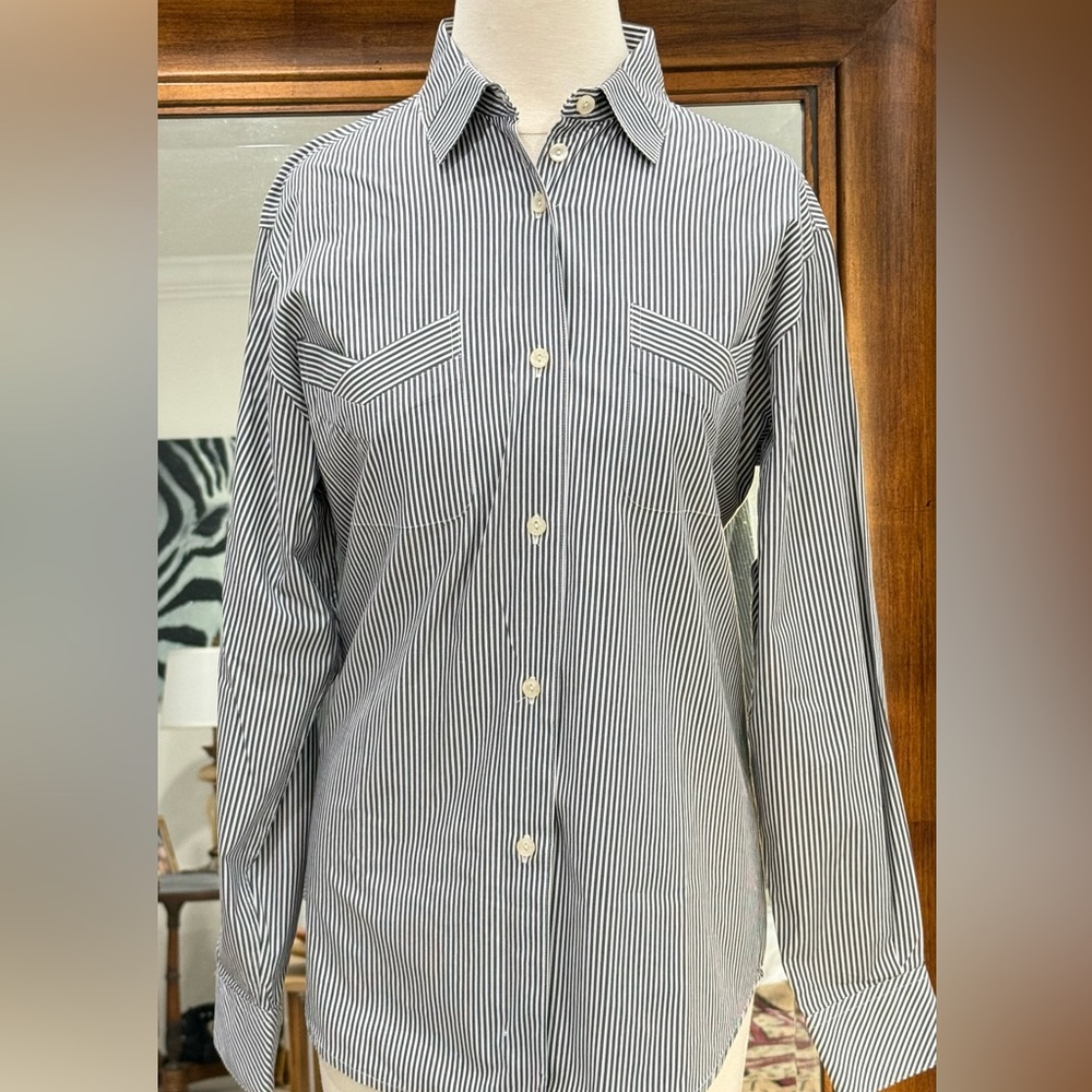 Camille Claudel Bue & White Striped Women’s Button-Up Shirt Size Medium